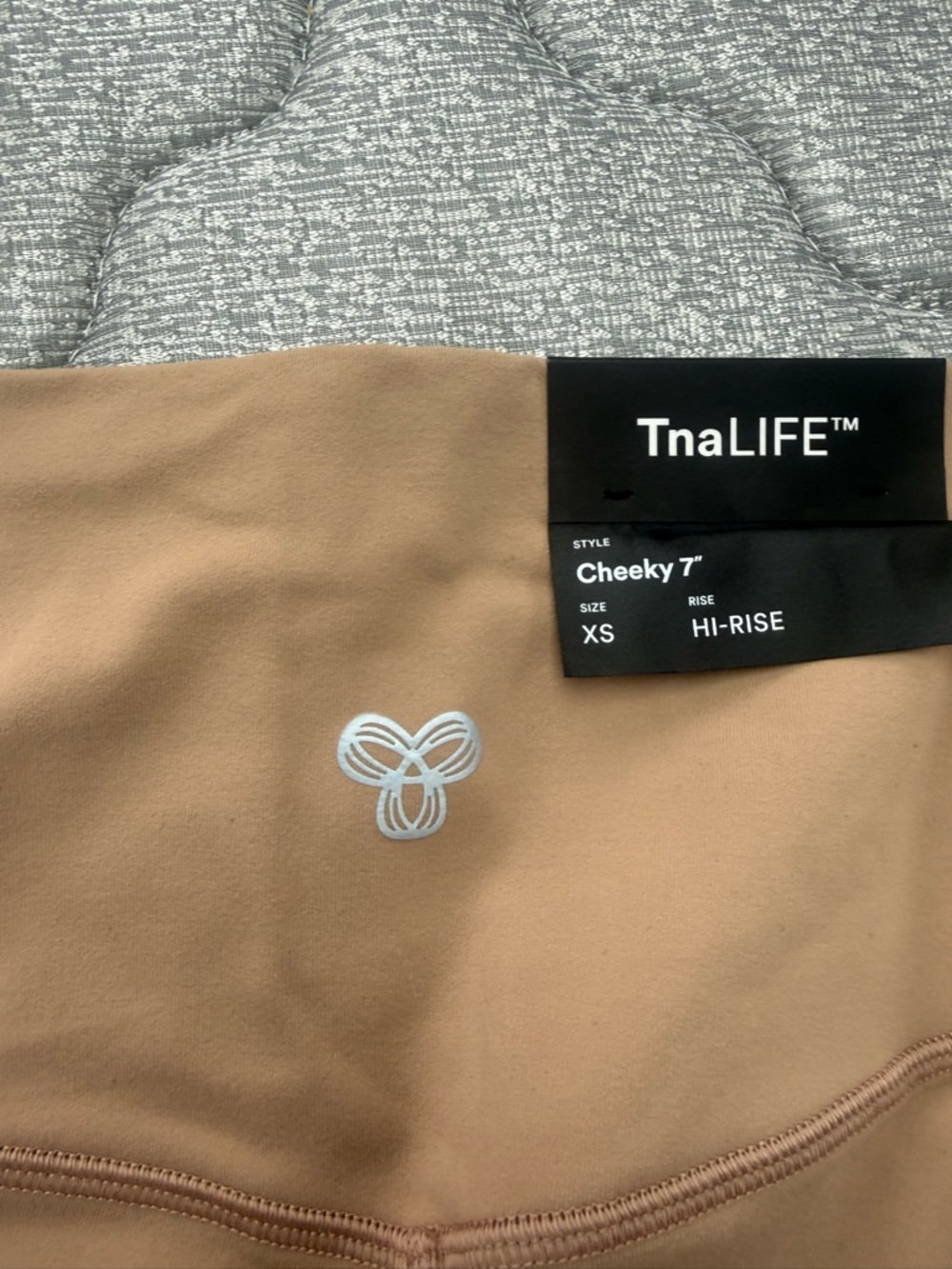 Aritzia TNALIFE Cheeky Hi-Rise 7 inches Shorts Chasm Gouffre XS New With Tags - Picture 5 of 5